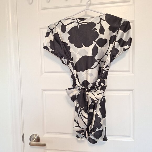 Black white and gray summer top - Picture 7 of 8